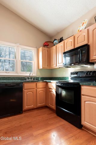 1 Freemans Way, Halfmoon, NY 12065