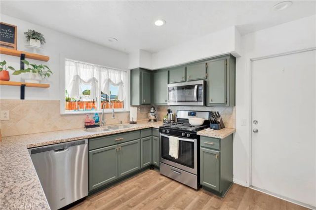 21110 Multnomah, Apple Valley, CA 92308