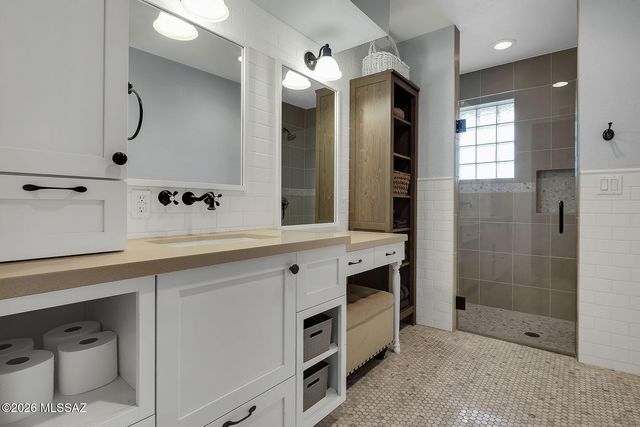 7000 N Paloma Drive, Tucson, AZ 85704