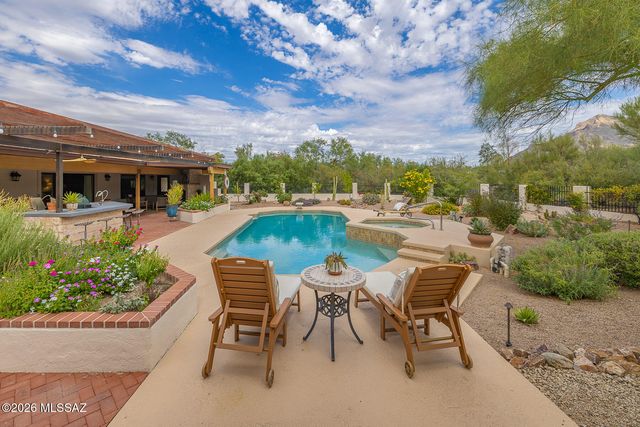 7000 N Paloma Drive, Tucson, AZ 85704