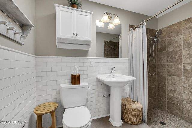 7000 N Paloma Drive, Tucson, AZ 85704