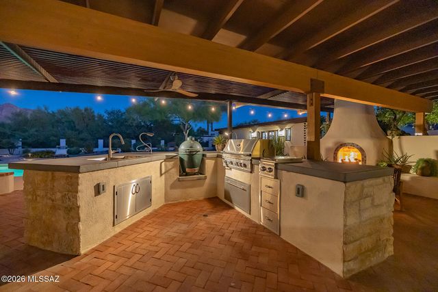 7000 N Paloma Drive, Tucson, AZ 85704