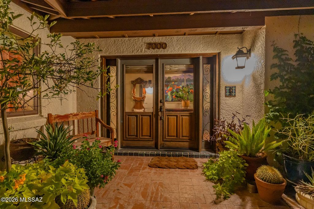 7000 N Paloma Drive, Tucson, AZ 85704