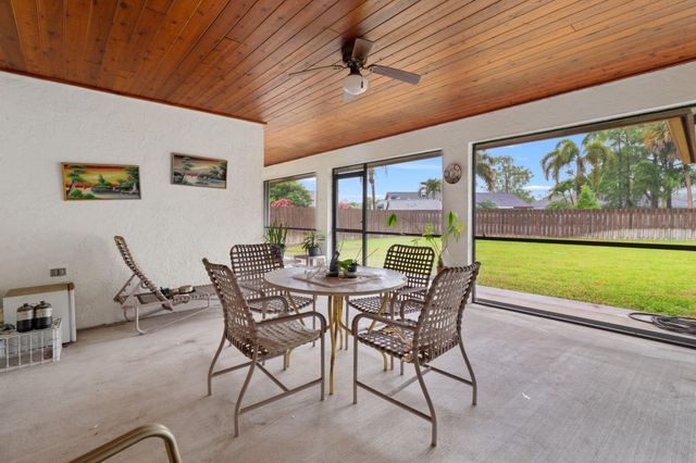 132 Kings Way, Royal Palm Beach, FL 33411