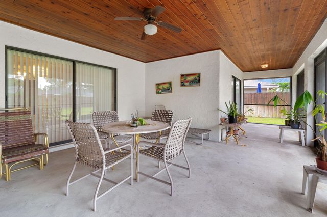 132 Kings Way, Royal Palm Beach, FL 33411