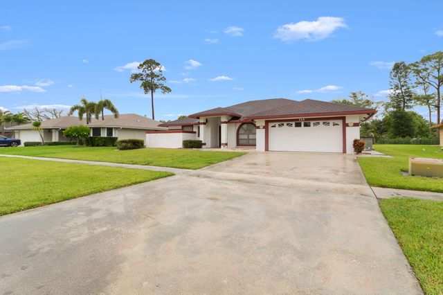 132 Kings Way, Royal Palm Beach, FL 33411