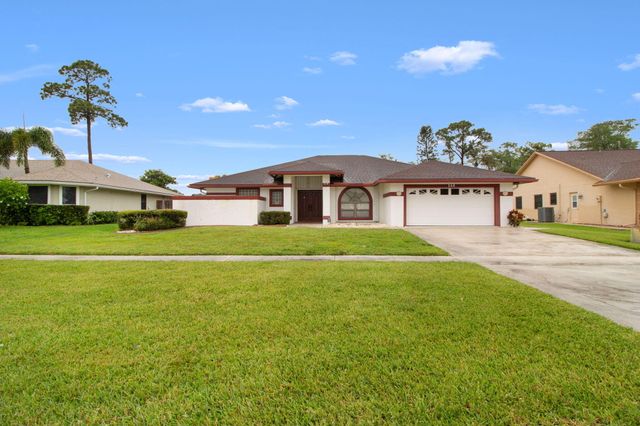 132 Kings Way, Royal Palm Beach, FL 33411