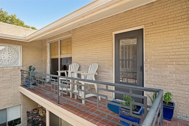6318 Bandera Avenue D, Dallas, TX 75225