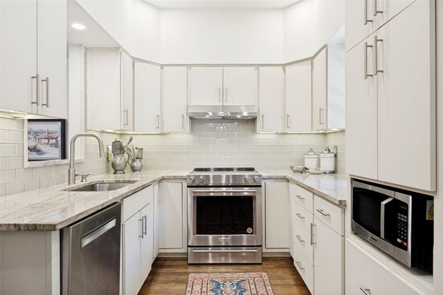6318 Bandera Avenue D, Dallas, TX 75225