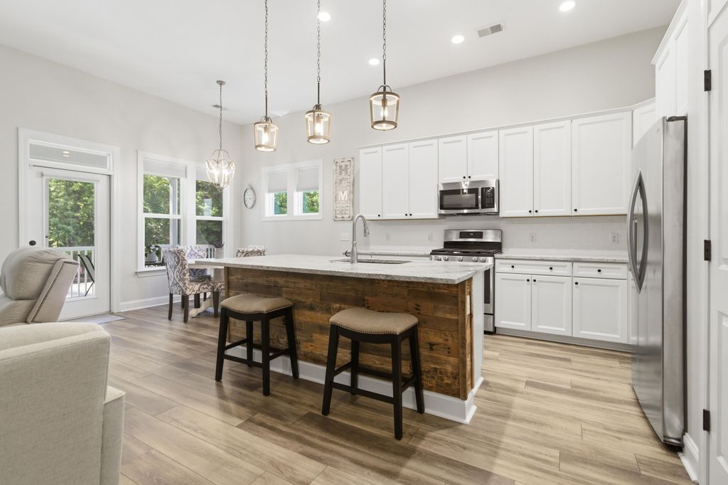 Image 4 of property listing at 1164 Old Field Drive, Summerville, SC 29483