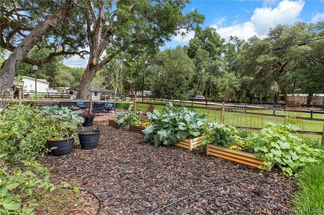 7636 S Four Oaks Drive, Floral City, FL 34436