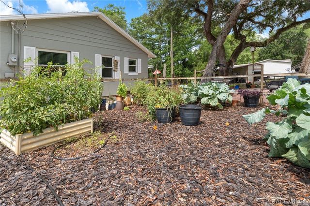 7636 S Four Oaks Drive, Floral City, FL 34436