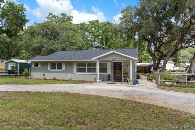 7636 S Four Oaks Drive, Floral City, FL 34436