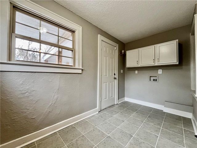 1321 W College Street, Independence, MO 64050