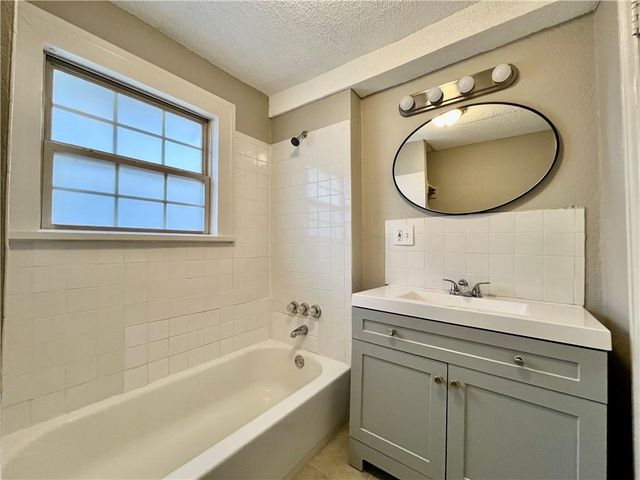 1321 W College Street, Independence, MO 64050