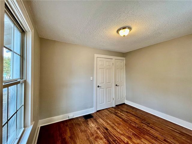 1321 W College Street, Independence, MO 64050