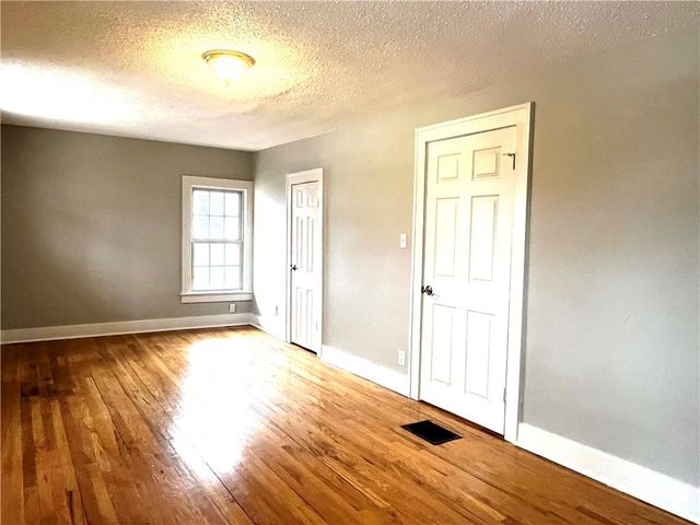 1321 W College Street, Independence, MO 64050