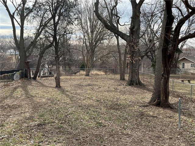 1321 W College Street, Independence, MO 64050