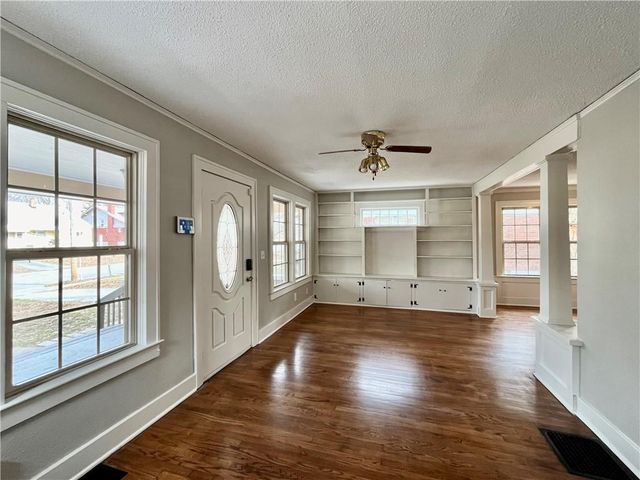 1321 W College Street, Independence, MO 64050