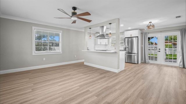 125 80TH AVENUE N, St Petersburg, FL 33702