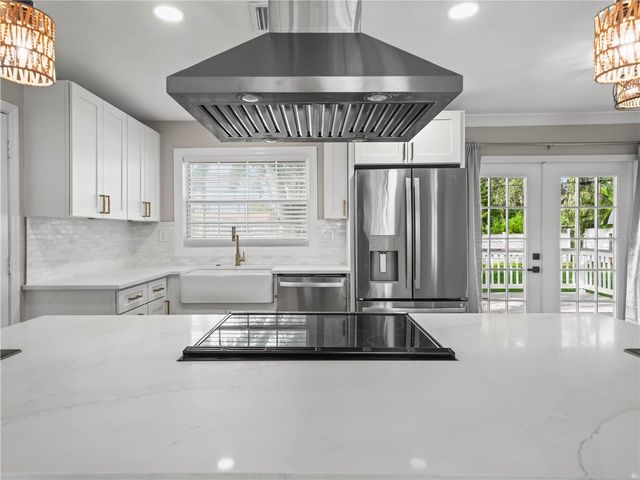 125 80TH AVENUE N, St Petersburg, FL 33702