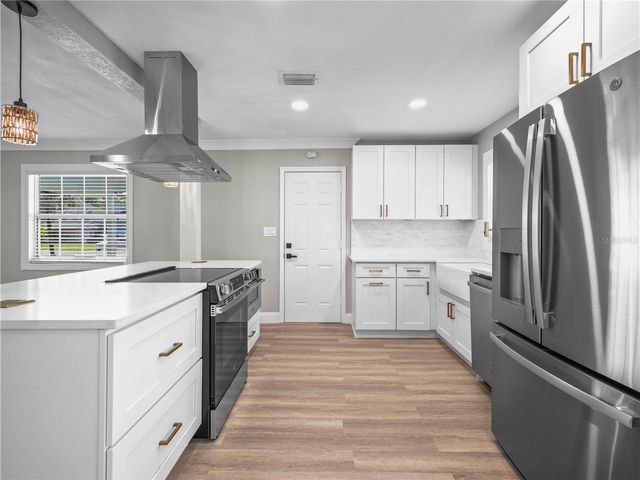 125 80TH AVENUE N, St Petersburg, FL 33702