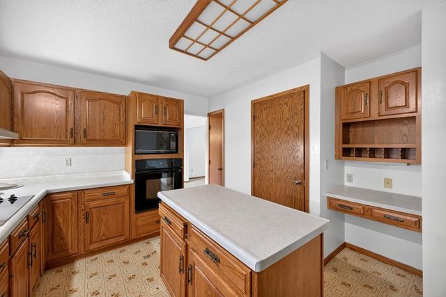 2466 Highview Lane SW, Rochester, MN 55902