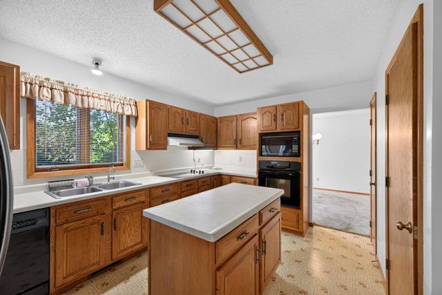 2466 Highview Lane SW, Rochester, MN 55902