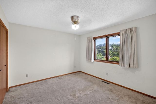 2466 Highview Lane SW, Rochester, MN 55902
