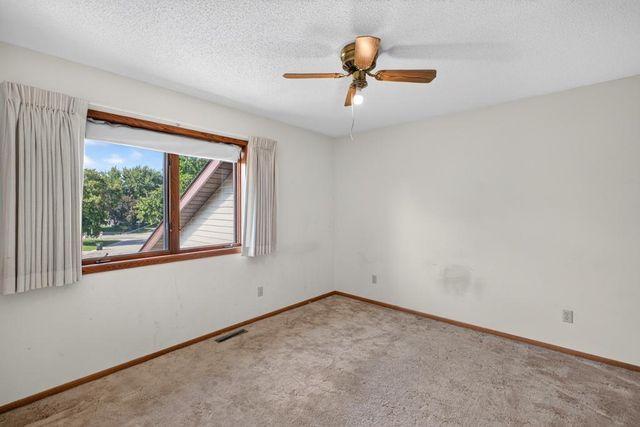 2466 Highview Lane SW, Rochester, MN 55902