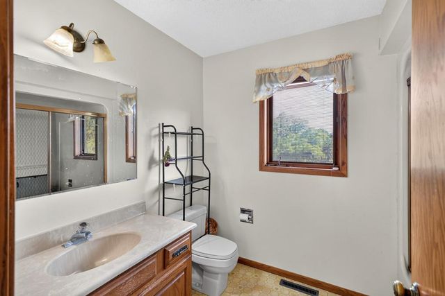 2466 Highview Lane SW, Rochester, MN 55902