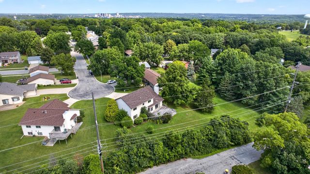 2466 Highview Lane SW, Rochester, MN 55902