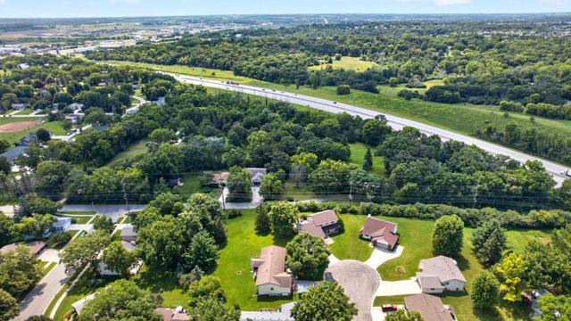 2466 Highview Lane SW, Rochester, MN 55902