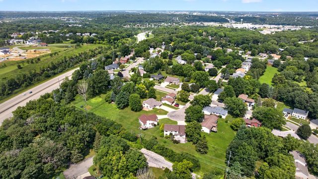 2466 Highview Lane SW, Rochester, MN 55902