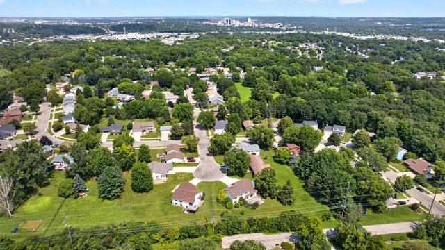 2466 Highview Lane SW, Rochester, MN 55902