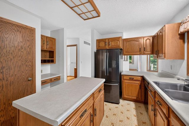 2466 Highview Lane SW, Rochester, MN 55902