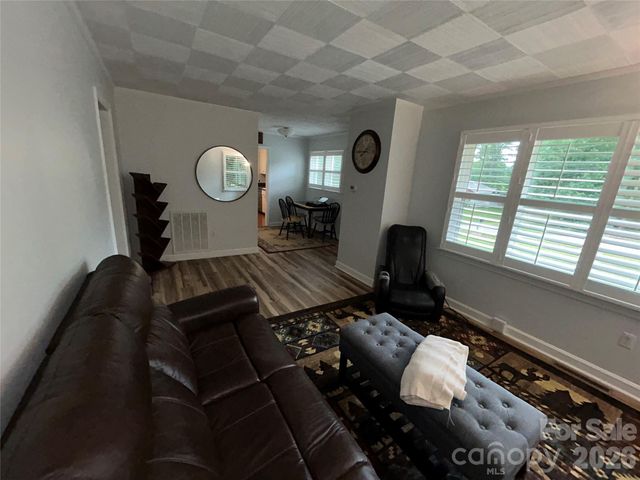 110 9th Street, Black Mountain, NC 28711