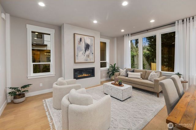 5012 114th Avenue NE, Kirkland, WA 98033