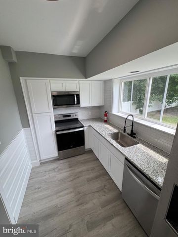22 W ACADEMY ST, Clayton, NJ 08312
