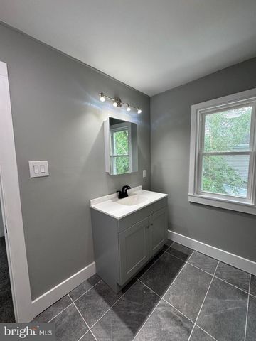 22 W ACADEMY ST, Clayton, NJ 08312