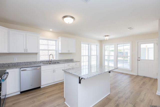 1553 W Fairview Dr, Baton Rouge, LA 70816