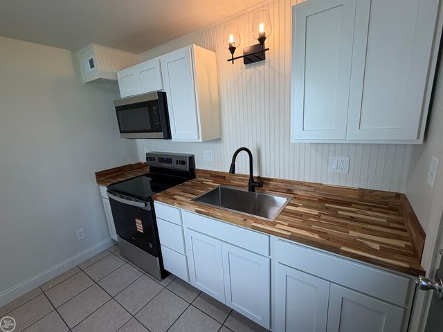 2546 Spruce Street, Port Huron, MI 48060