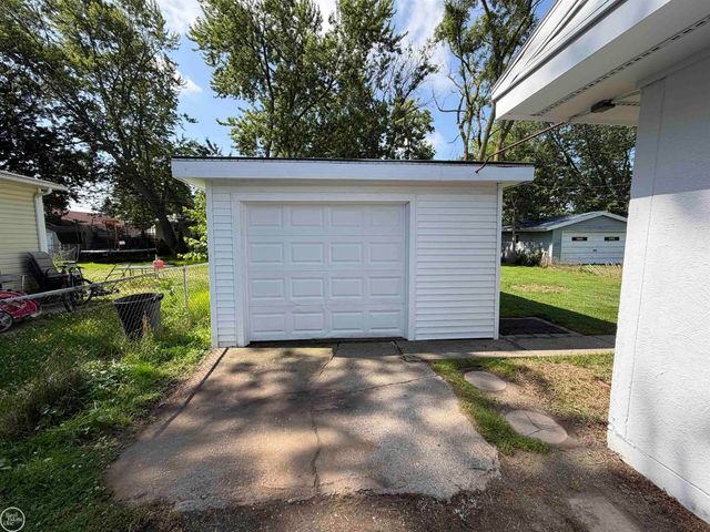 2546 Spruce Street, Port Huron, MI 48060