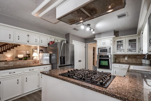 2407 Willow Point Drive, Houston, TX 77339