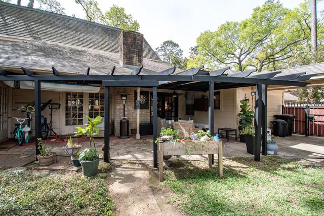 2407 Willow Point Drive, Houston, TX 77339