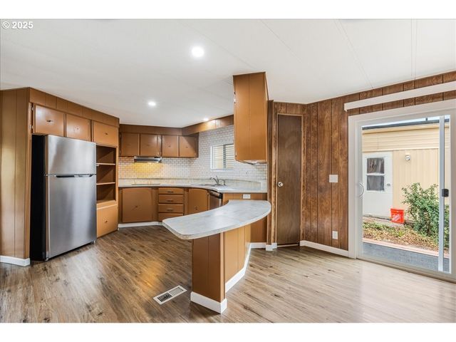 11768 Sw ROYAL VILLA Dr 124, Tigard, OR 97224