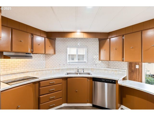 11768 Sw ROYAL VILLA Dr 124, Tigard, OR 97224