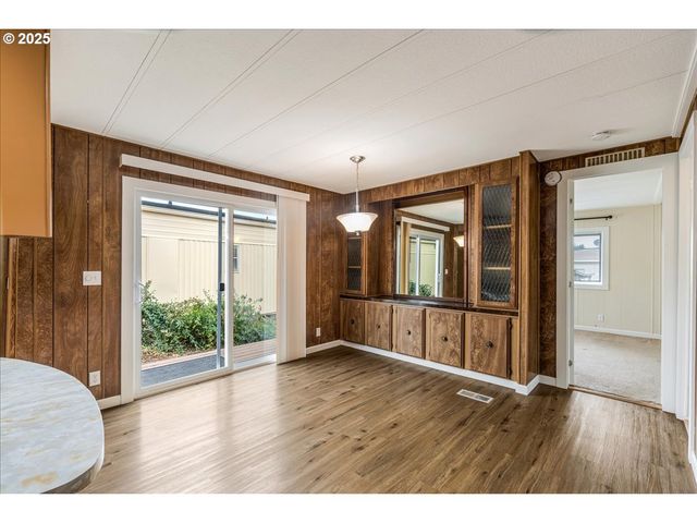 11768 Sw ROYAL VILLA Dr 124, Tigard, OR 97224