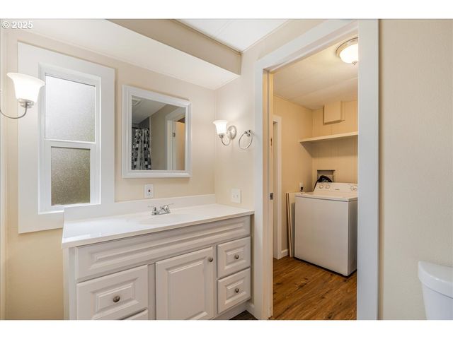 11768 Sw ROYAL VILLA Dr 124, Tigard, OR 97224