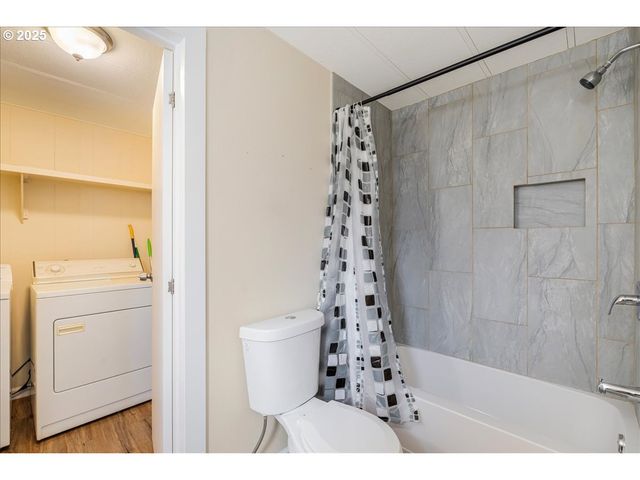 11768 Sw ROYAL VILLA Dr 124, Tigard, OR 97224